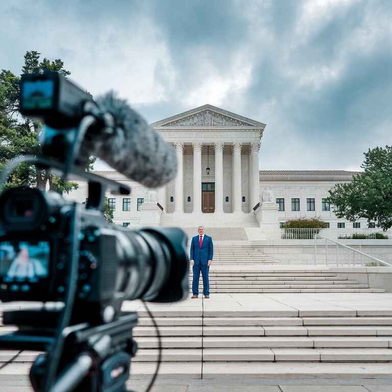 Media setup outside a courthouse for high-profile divorce coverage